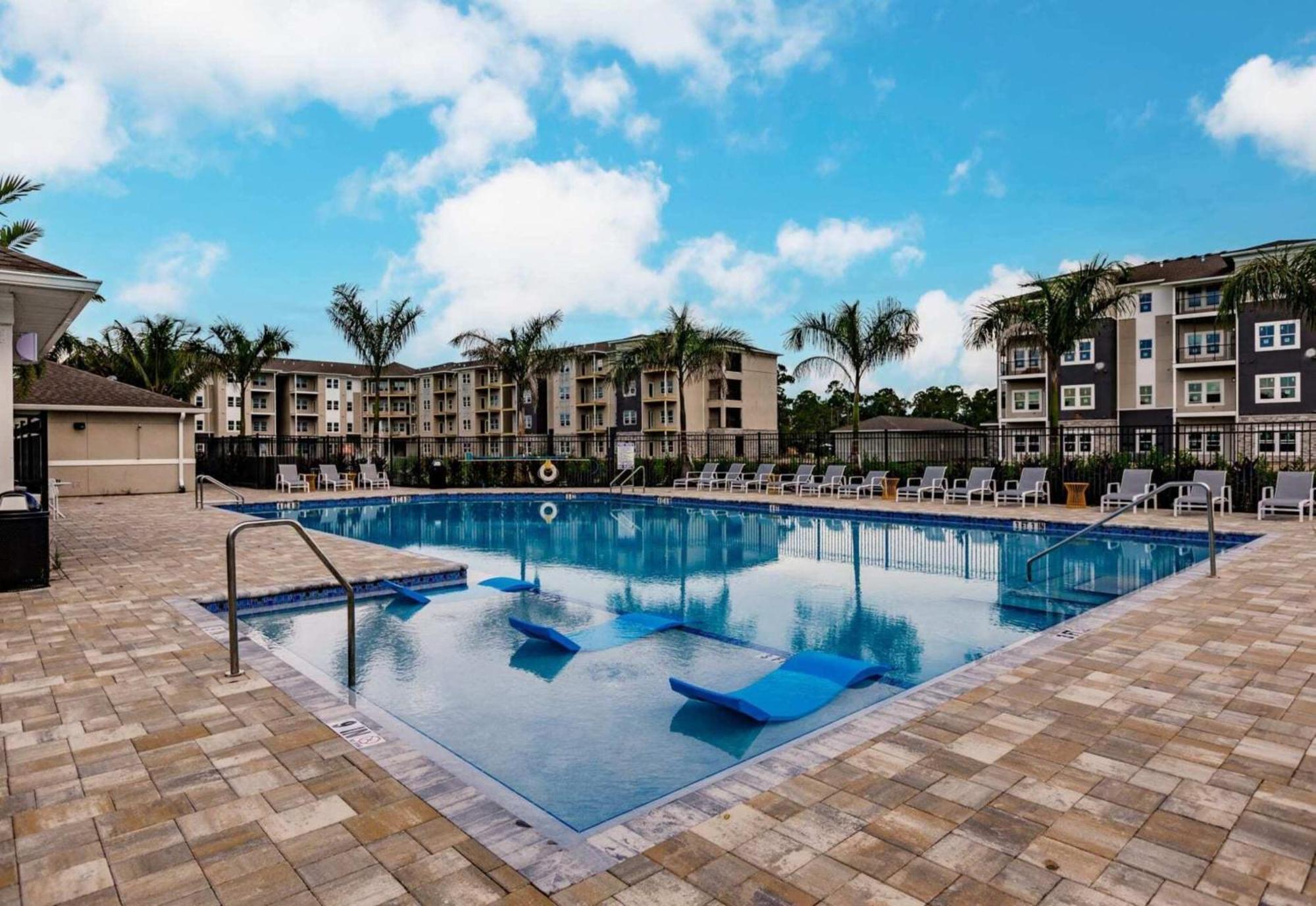The Vantage Apartments By Barsala Cape Coral Esterno foto
